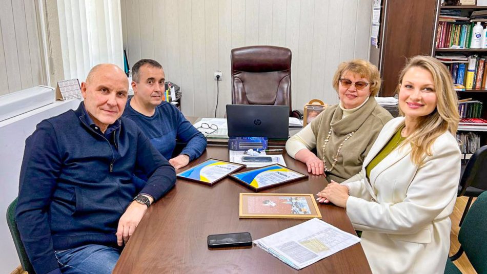 Туберкульоз — не вирок, а війна — не привід зупиняти лікування: історії медиків з прифронтової Сумщини