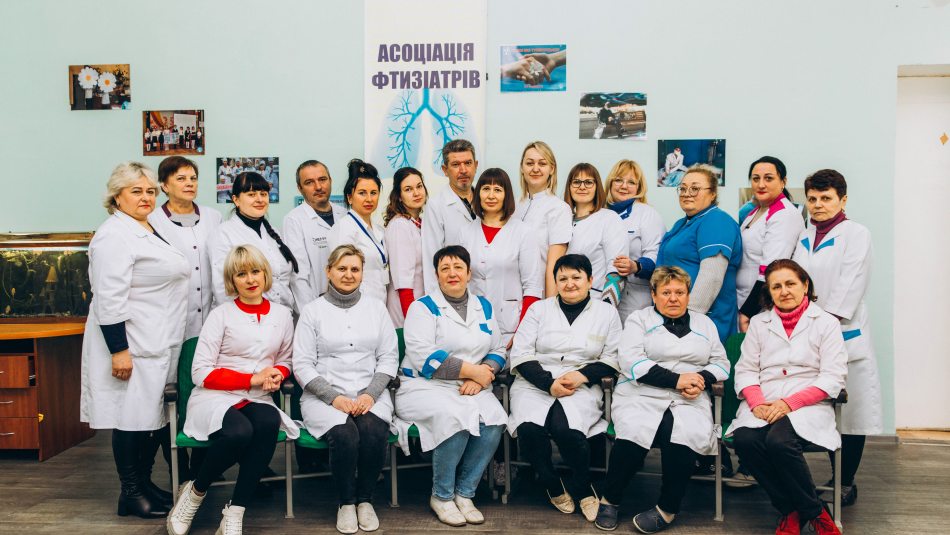 Туберкульоз — не вирок, а війна — не привід зупиняти лікування: історії медиків з прифронтової Сумщини