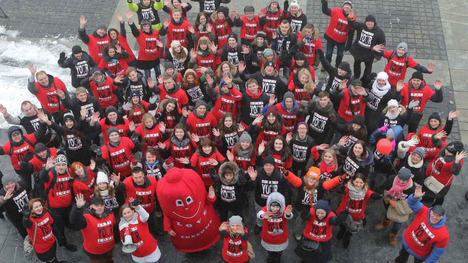 У Києві до Дня Презерватива студенти розгорнули величезний банер із закликом захищатися від ВІЛ